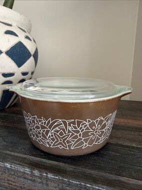Pyrex Woodland casserole dishes with lids #473-B and 471-B set of 2